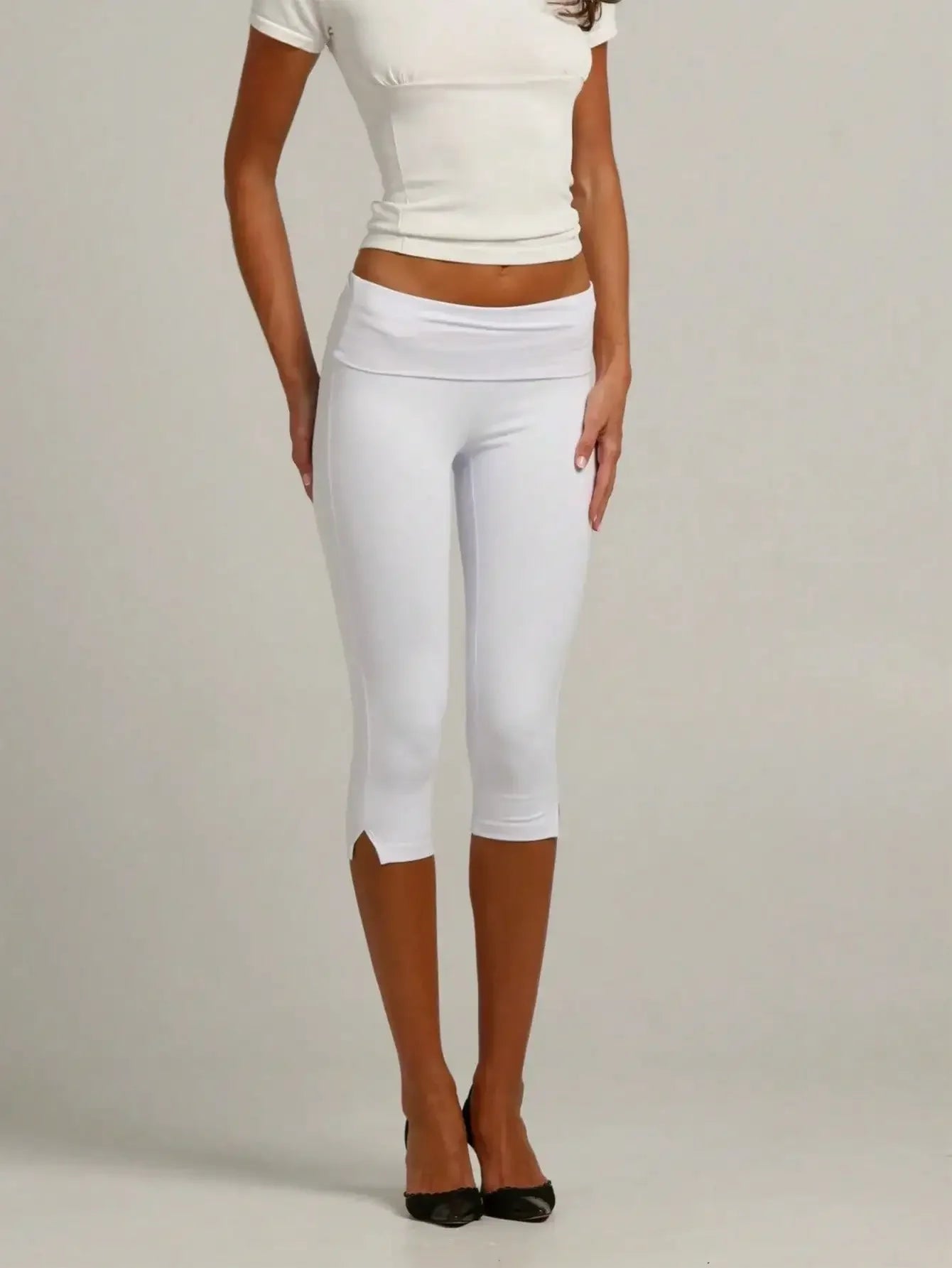Women's Low Waist Capri Leggings With Fold Over Waistband Cropped