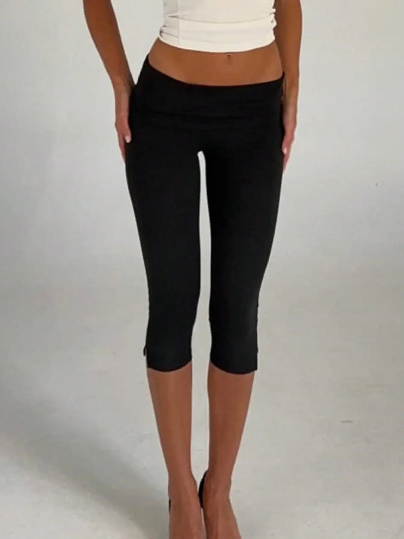 Women's Low Waist Capri Leggings With Fold Over Waistband Cropped