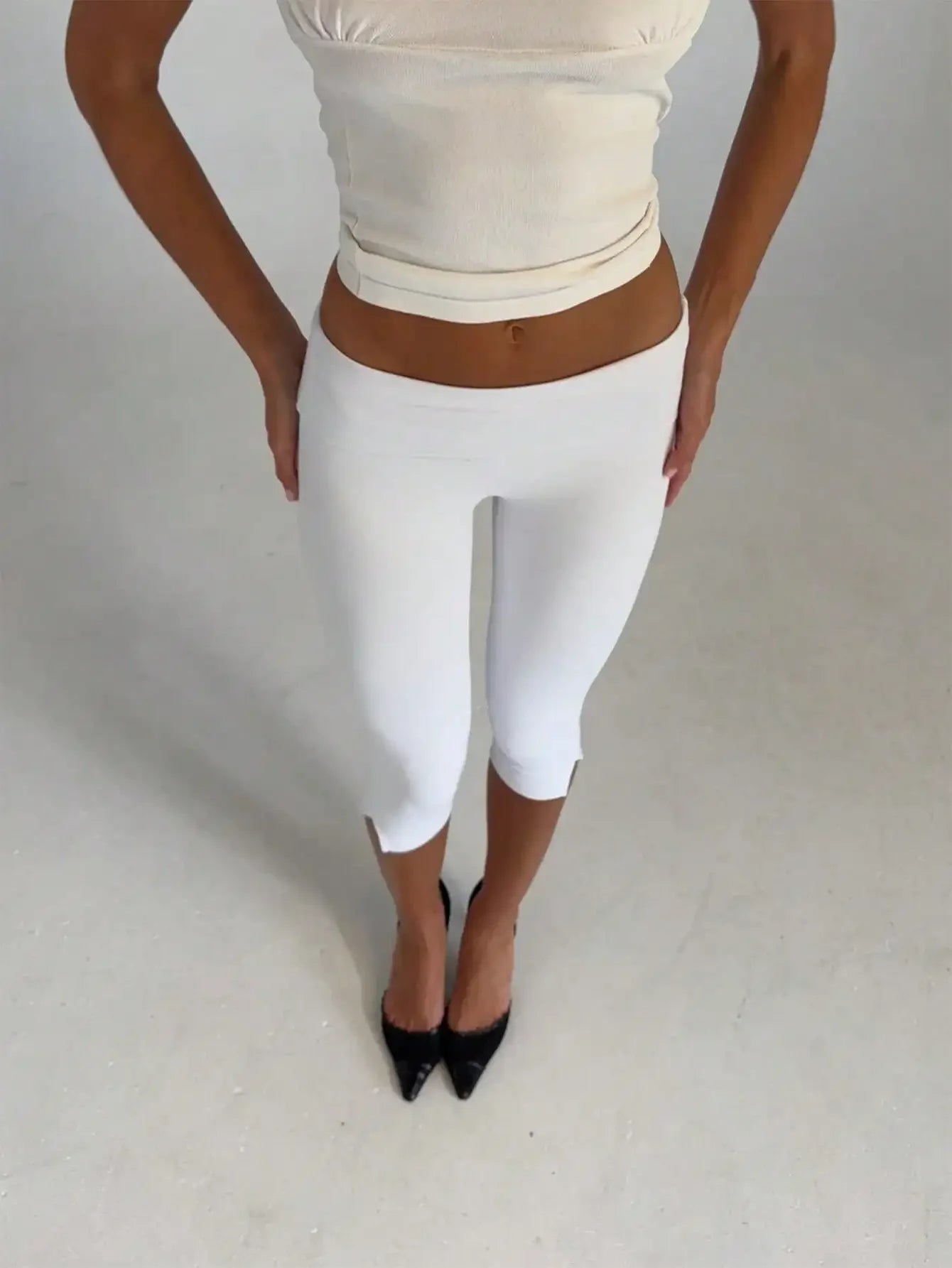 Women's Low Waist Capri Leggings With Fold Over Waistband Cropped