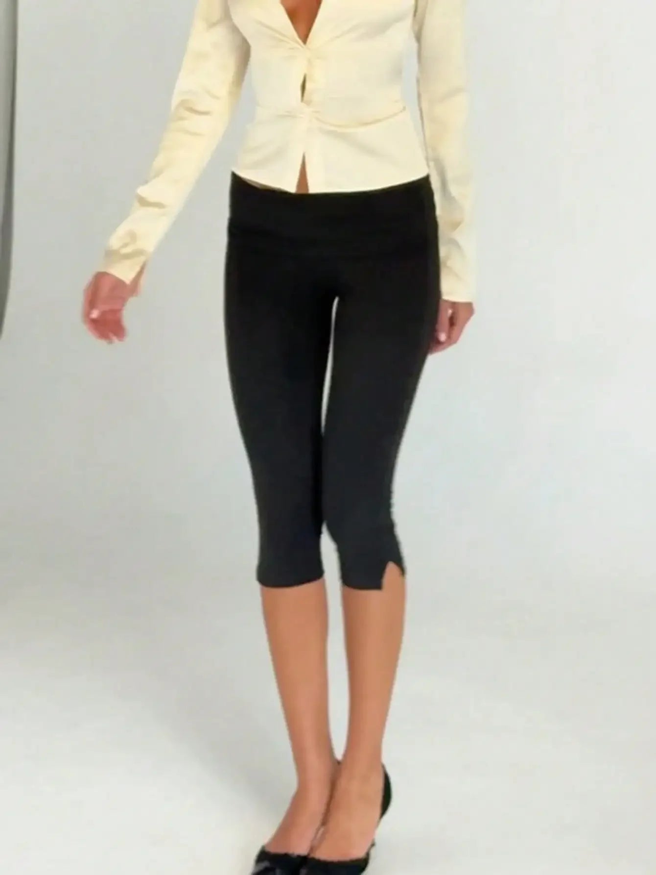 Women's Low Waist Capri Leggings With Fold Over Waistband Cropped