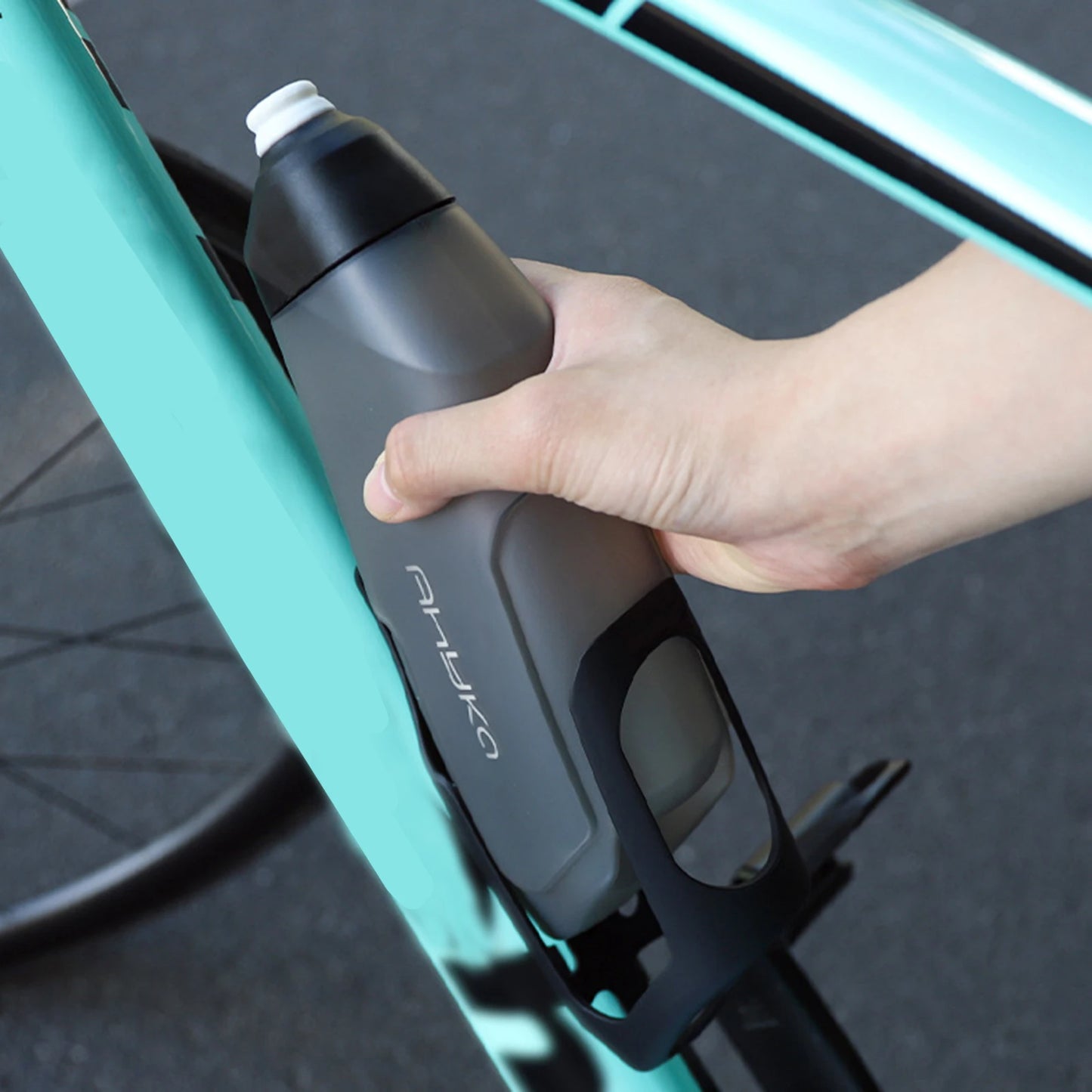 APWIKOGER Aerodynamic 600ml Bicycle Water Bottle Bracket Set for MTB and Road Bikes